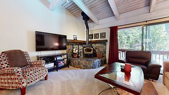 Mammoth West 106 Spacious Condo Just A Short Walk to Canyon Lodge by R
