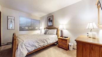 Mammoth West 106 Spacious Condo Just A Short Walk to Canyon Lodge by R