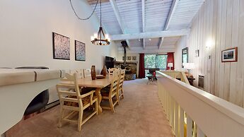 Mammoth West 106 Spacious Condo Just A Short Walk to Canyon Lodge by R