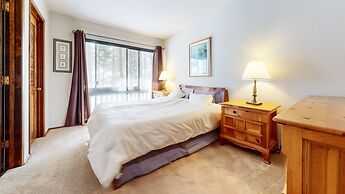 Mammoth West 106 Spacious Condo Just A Short Walk to Canyon Lodge by R