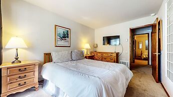 Mammoth West 106 Spacious Condo Just A Short Walk to Canyon Lodge by R