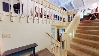 Mammoth West 106 Spacious Condo Just A Short Walk to Canyon Lodge by R