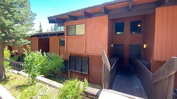 Mammoth West 106 Spacious Condo Just A Short Walk to Canyon Lodge by R