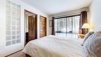 Mammoth West 106 Spacious Condo Just A Short Walk to Canyon Lodge by R