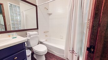 Mammoth West 106 Spacious Condo Just A Short Walk to Canyon Lodge by R