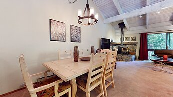 Mammoth West 106 Spacious Condo Just A Short Walk to Canyon Lodge by R