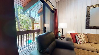 Mammoth West 106 Spacious Condo Just A Short Walk to Canyon Lodge by R