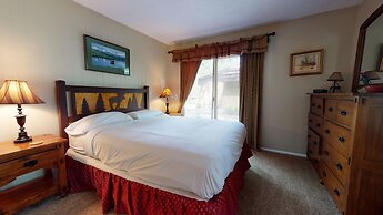 Chateau de Montagne 42 Spacious and Updated Family Townhome with Priva