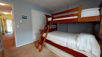 Chateau de Montagne 42 Spacious and Updated Family Townhome with Priva