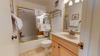 Chateau de Montagne 42 Spacious and Updated Family Townhome with Priva