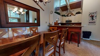 Chateau de Montagne 42 Spacious and Updated Family Townhome with Priva