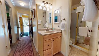 Chateau de Montagne 42 Spacious and Updated Family Townhome with Priva