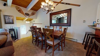 Chateau de Montagne 42 Spacious and Updated Family Townhome with Priva