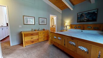 Chateau de Montagne 42 Spacious and Updated Family Townhome with Priva