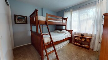 Chateau de Montagne 42 Spacious and Updated Family Townhome with Priva