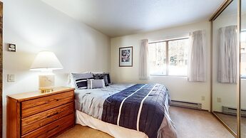 Snowflower 68 Spacious End Unit With Great Complex Amenities, Quiet Lo