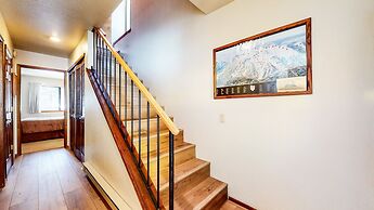 Snowflower 68 Spacious End Unit With Great Complex Amenities, Quiet Lo