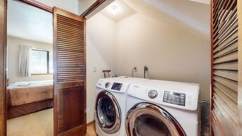 Snowflower 68 Spacious End Unit With Great Complex Amenities, Quiet Lo