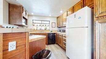 Snowflower 68 Spacious End Unit With Great Complex Amenities, Quiet Lo