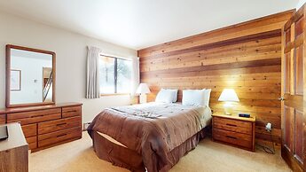 Snowflower 68 Spacious End Unit With Great Complex Amenities, Quiet Lo