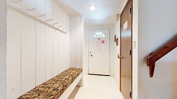 Discovery 4 104 Pet-Friendly Rustic Mountain Cabin, Close to Canyon Lo