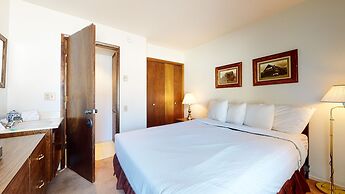 Discovery 4 104 Pet-Friendly Rustic Mountain Cabin, Close to Canyon Lo