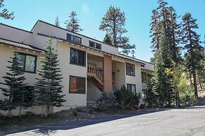 Discovery 4 104 Pet-Friendly Rustic Mountain Cabin, Close to Canyon Lo