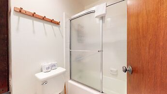 Discovery 4 104 Pet-Friendly Rustic Mountain Cabin, Close to Canyon Lo