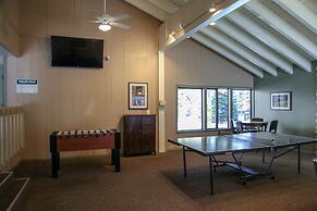 Discovery 4 104 Pet-Friendly Rustic Mountain Cabin, Close to Canyon Lo