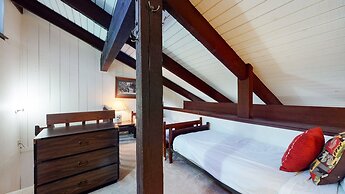 Discovery 4 104 Pet-Friendly Rustic Mountain Cabin, Close to Canyon Lo