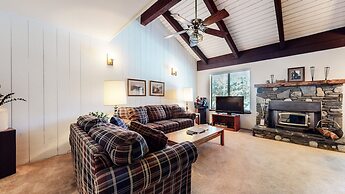 Discovery 4 104 Pet-Friendly Rustic Mountain Cabin, Close to Canyon Lo