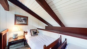 Discovery 4 104 Pet-Friendly Rustic Mountain Cabin, Close to Canyon Lo