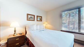 Discovery 4 104 Pet-Friendly Rustic Mountain Cabin, Close to Canyon Lo