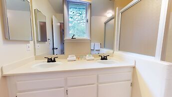 Chateau de Montagne 29 Updated and Spacious with Private Washer Dryer,