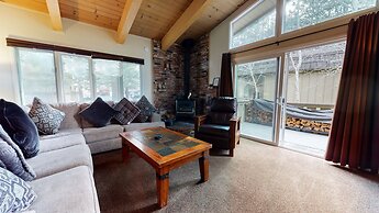 Chateau de Montagne 29 Updated and Spacious with Private Washer Dryer,