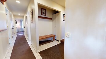 Chateau de Montagne 29 Updated and Spacious with Private Washer Dryer,