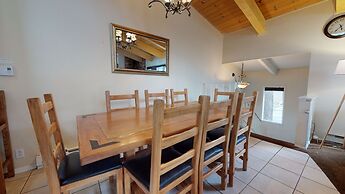 Chateau de Montagne 29 Updated and Spacious with Private Washer Dryer,
