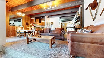 Val DIsere 6 Pet-Friendly Mountain Rustic Spacious Condo only Short Wa