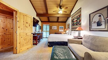 Villa de los Pinos 16 Rustic, Pet-Friendly with Gorgeous Mountain View