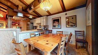 Villa de los Pinos 16 Rustic, Pet-Friendly with Gorgeous Mountain View