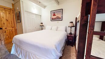 Villa de los Pinos 16 Rustic, Pet-Friendly with Gorgeous Mountain View