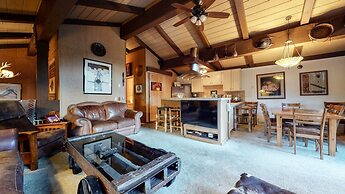 Villa de los Pinos 16 Rustic, Pet-Friendly with Gorgeous Mountain View