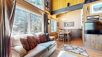 Chateau Blanc 25 Cozy with Gorgeous Mountain Views, On the Shuttle Rou
