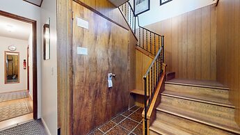 Chateau Blanc 25 Cozy with Gorgeous Mountain Views, On the Shuttle Rou