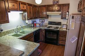 Chateau Blanc 25 Cozy with Gorgeous Mountain Views, On the Shuttle Rou