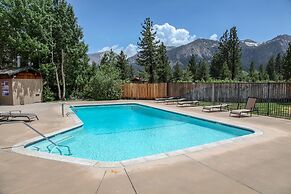 Chateau Blanc 25 Cozy with Gorgeous Mountain Views, On the Shuttle Rou