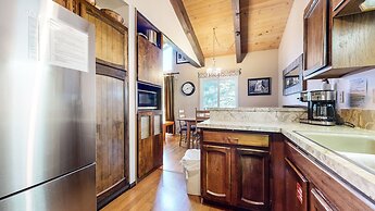 Chateau Blanc 25 Cozy with Gorgeous Mountain Views, On the Shuttle Rou