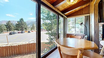 Chateau Blanc 25 Cozy with Gorgeous Mountain Views, On the Shuttle Rou