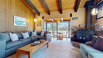 Chateau Blanc 25 Cozy with Gorgeous Mountain Views, On the Shuttle Rou