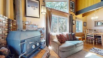 Chateau Blanc 25 Cozy with Gorgeous Mountain Views, On the Shuttle Rou